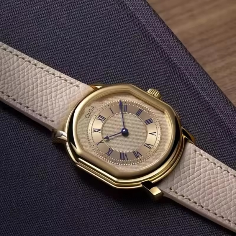 CILOA Retro Gold Quartz Watch image 2